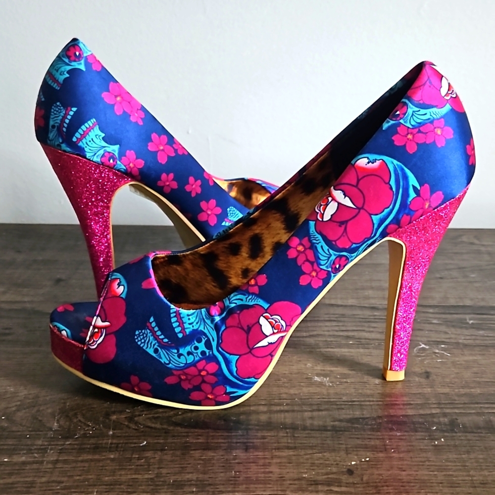 Size 9 Heels - Picture 1 of 2